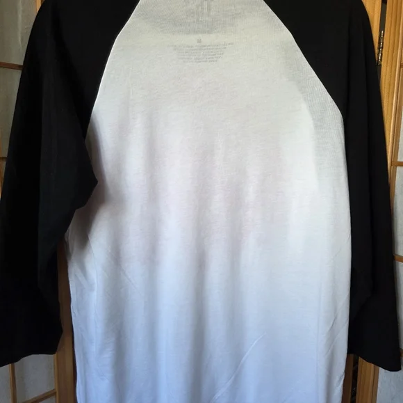 NEW WOMENS "THE WHO" LAST US TOUR 2025 WHITE WITH BLACK LONG SLEEVES TOP MEDIUM - Picture 3 of 4